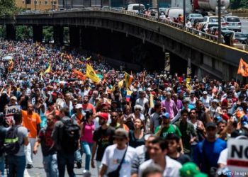 Venezuela’da muhalefet sokağa çıkmaya hazırlanıyor