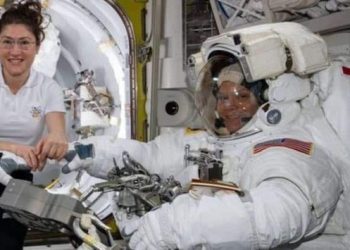NASA’dan astronota: Medium beden uzay giysisi yok, seni yollayamıyoruz