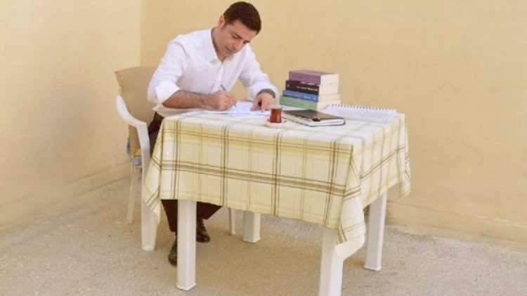 Demirtaş’tan yeni öykü kitabı: Devran
