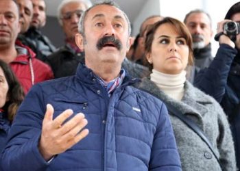 Komünist başkan mazbatayı aldı