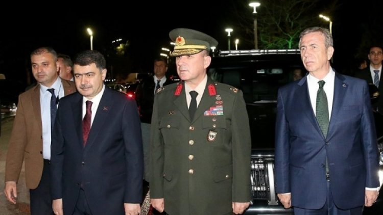 Mansur Yavaş, Cumhurbaşkanı Erdoğan’ı karşılayan protokoldeki yerini aldı