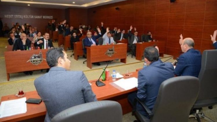 CHP’li Başkan ‘Makam aracımı satacağım dedi’ AKP’liler karşı çıktı