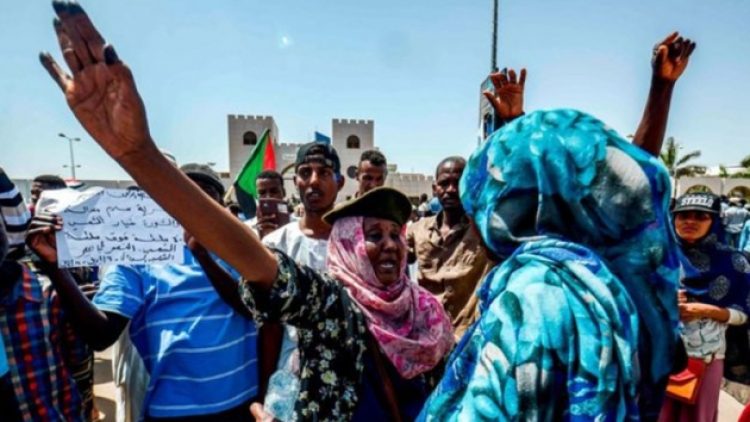 Sudan’da yönetime el koyan ordu, eski hükümet üyelerini tutukladı