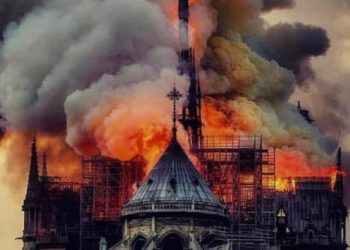 856 yıllık Notre Dame Katedrali’nde çıkan yangın 8,5 saatte söndürüldü