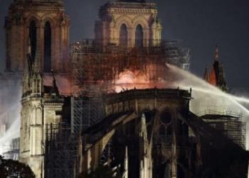 Macron, Notre Dame Katedrali’nin yeniden yapılacağını duyurdu