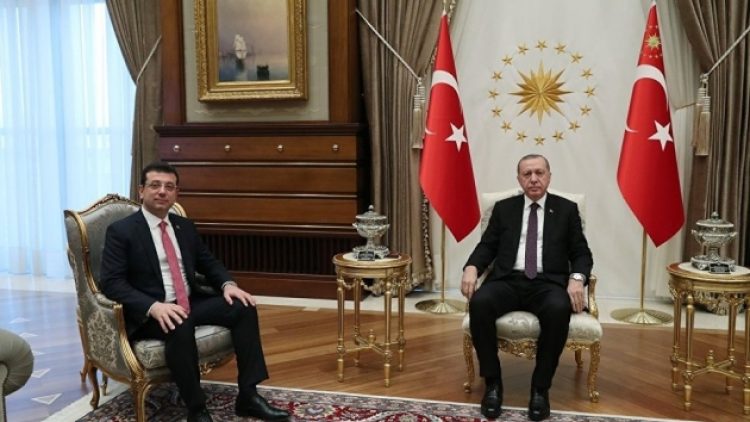 Ekrem İmamoğlu, Cumhurbaşkanı Erdoğan’ı karşılayan protokolde yerini aldı