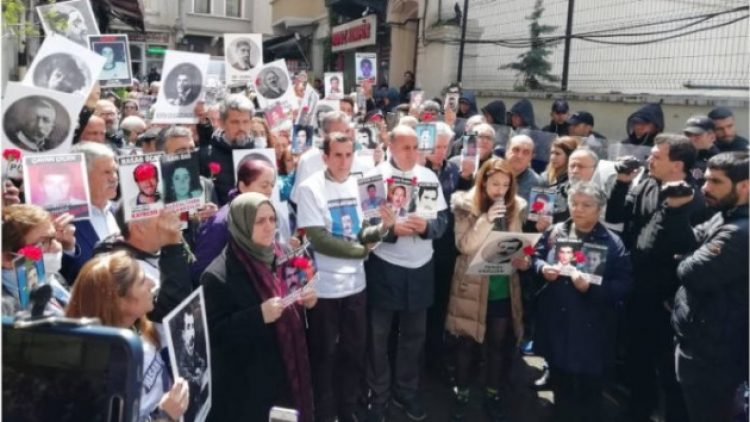 Cumartesi Anneleri: Annelerden elinizi çekin