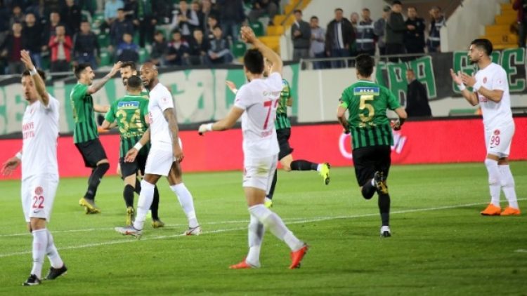 Ziraat Türkiye Kupası’nda ilk finalist Akhisar