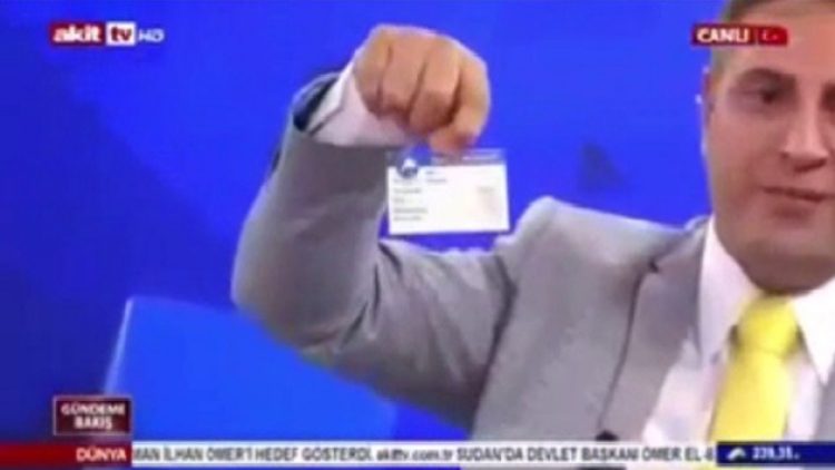 Akit yorumcusu yanıldı mı bilerek mi sahte delil öne sürdü