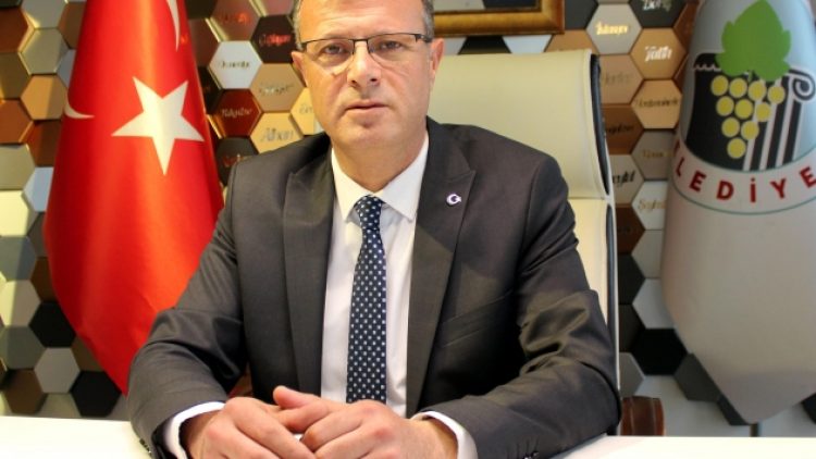 CHP’li belediye başkanı: Maaşımı kız öğrencilere burs olarak dağıtacağım