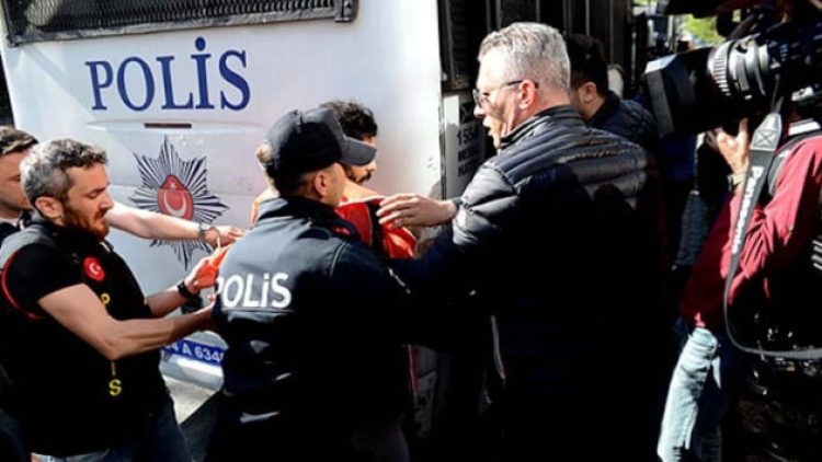 1 Mayıs’ı kutlamak için Taksim’e çıkmak isteyen gruplara gözaltı