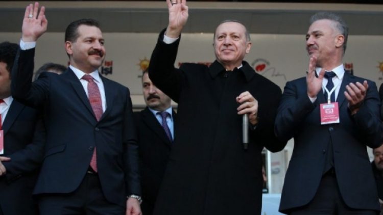 AKP’nin ‘gönül belediyeciliği’nin ilk icraatı: 400 işçiye ‘kovuldunuz’ mesajı