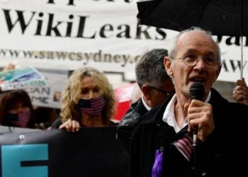 Assange’ın babası: Ekvador Julian’ı IMF borcu için sattı