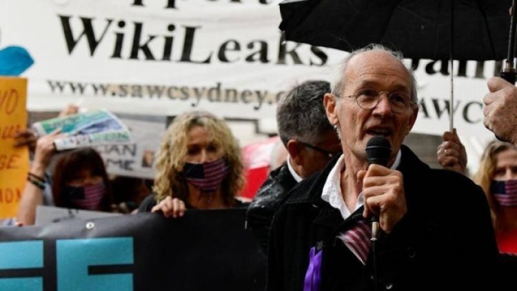 Assange’ın babası: Ekvador Julian’ı IMF borcu için sattı