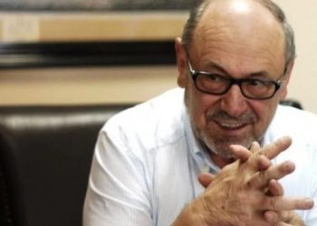 ​Yunanistan’da belediye başkanı maaşı reddetti, öğrenciler için okul arazisi aldı