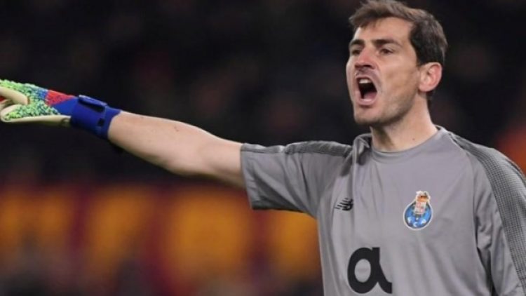 İspanyol kaleci Casillas futbolu bıraktı