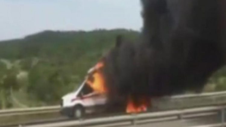 Üç aylık bebek ambulansta yanarak can verdi