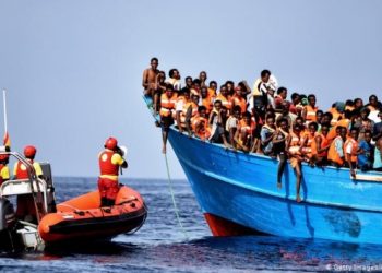 İtalya, denizde göçmenleri kurtaran gemilere ağır yaptırım getiriyor