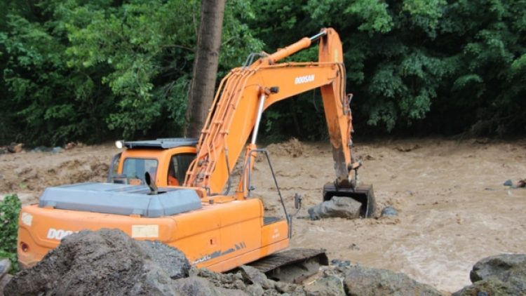 Trabzon Araklı’da taşkın: 6 ölü, 4 kayıp, 3 yaralı