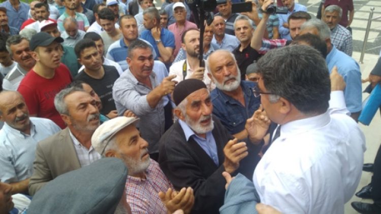 Köylülerden vali yardımcısına “Sen bize bağıramazsın” uyarısı