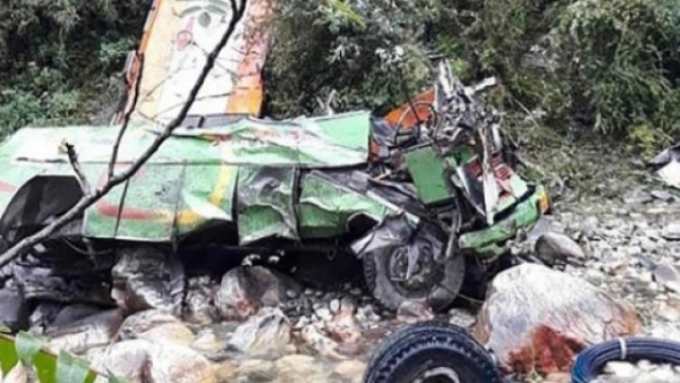 Hindistan’da uçuruma yuvarlanan otobüste ölenlerin sayısı 39’a yükseldi