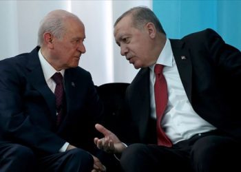 Taşgetiren sordu: Bahçeli’nin rolü Ak Parti’ye format atmak mı?