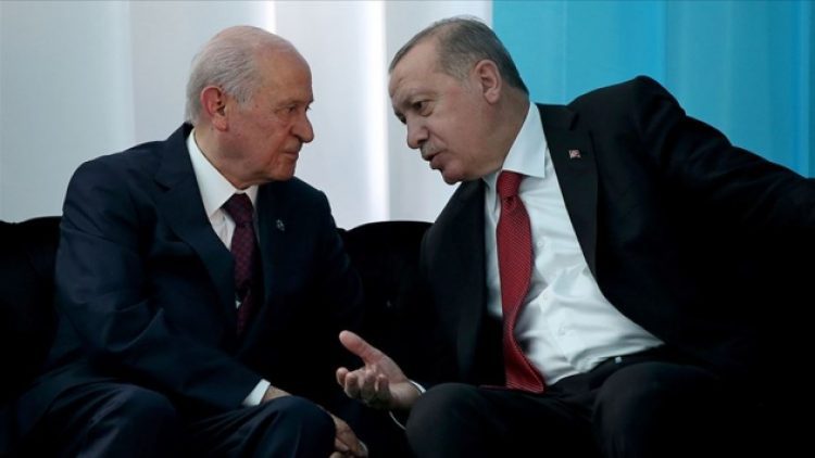 Taşgetiren sordu: Bahçeli’nin rolü Ak Parti’ye format atmak mı?