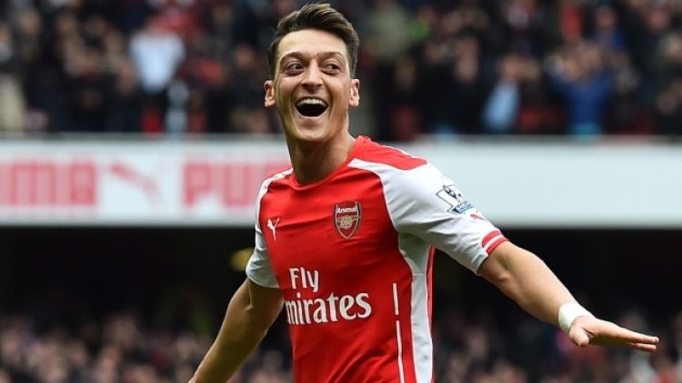 Fenerbahçe’de Mesut Özil için meşaleler yanmaya başladı