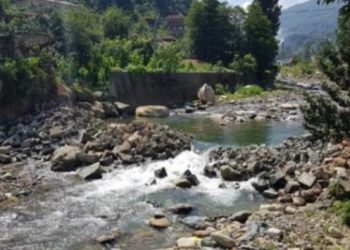 Geçen yıl restore edilen 300 yıllık kemer köprü çöktü!