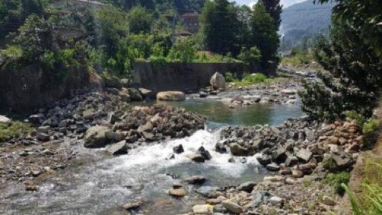 Geçen yıl restore edilen 300 yıllık kemer köprü çöktü!