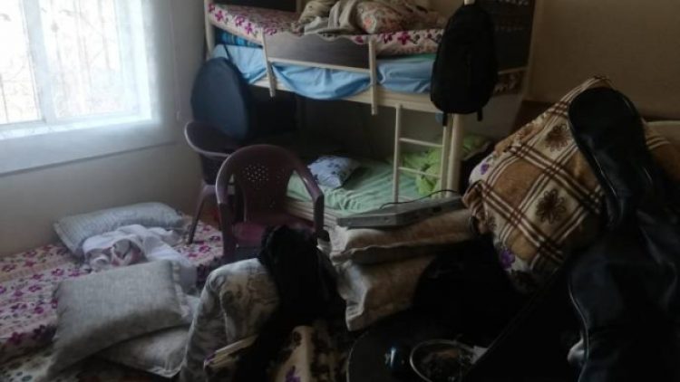 HDP’li yöneticiler kapı ve pencereleri kırılarak gözaltına alındı