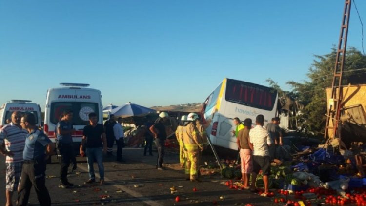 İstanbul Havalimanı’ndan yolcu taşıyan Havaist otobüsü devrildi: 1 Ölü 7 yaralı