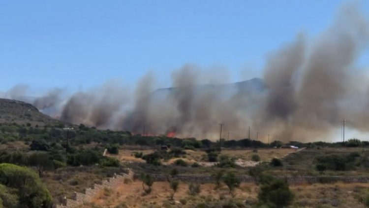 Yunanistan’da 3 gün önce başlayan orman yangını hâlâ söndürülemedi