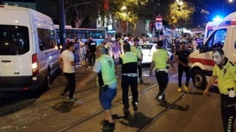 Fatih’te polis minibüsü ile otomobil çarpıştı: 1’i çocuk 7 yaralı