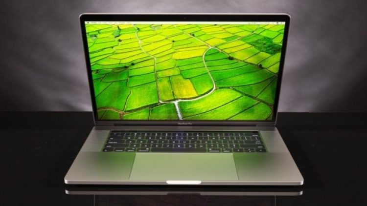 15 inçlik MacBook’ların uçaklara alınması yasaklandı
