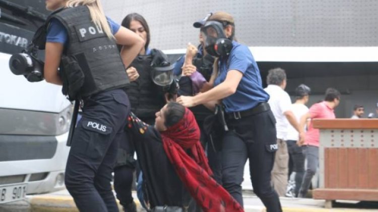 Van’da gözaltına alınan kadınlara başörtüsü zulmü