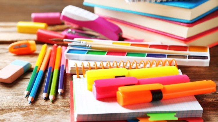 Okul masrafları velilerin belini büküyor