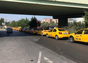Taksimetre ayarı için kilometrelerce kuyruk oluştu