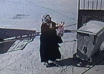 ‘Büyü var’ diyerek kandırıp 28 bin TL’lik altını çaldılar
