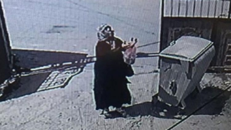 ‘Büyü var’ diyerek kandırıp 28 bin TL’lik altını çaldılar