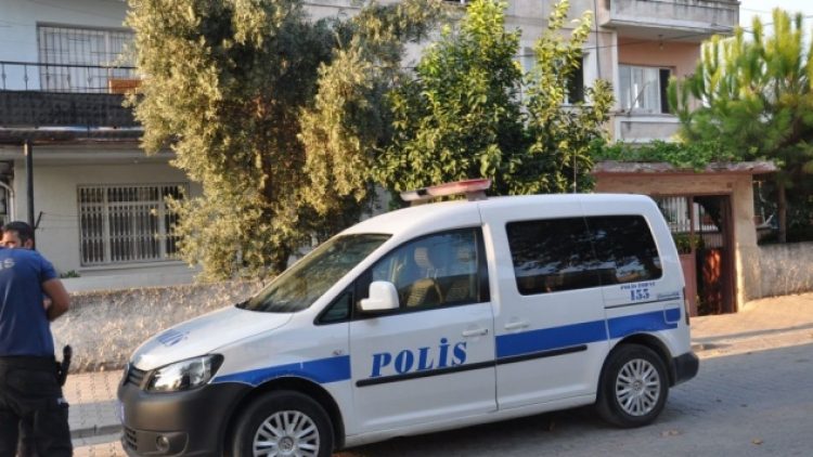 Ayrıldığı eşini pompalı tüfekle öldürdü