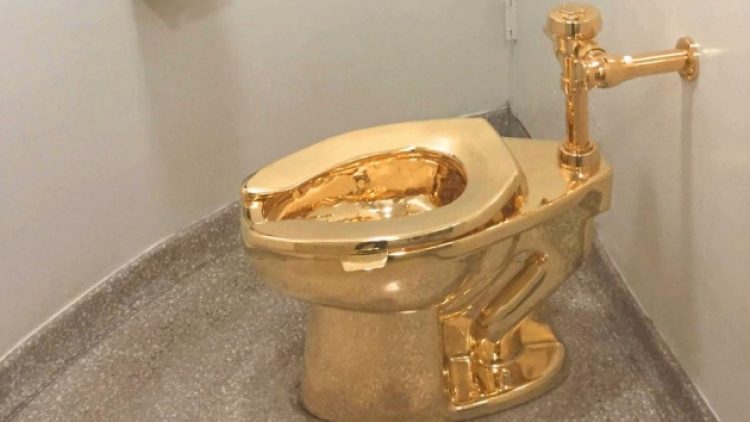 Saraydan altın klozeti çaldılar: Değeri 7 milyon…