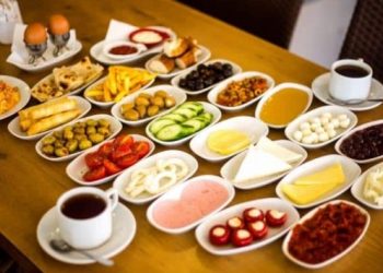 ‘Serpme kahvaltı’da yılda 100 milyar liralık israf