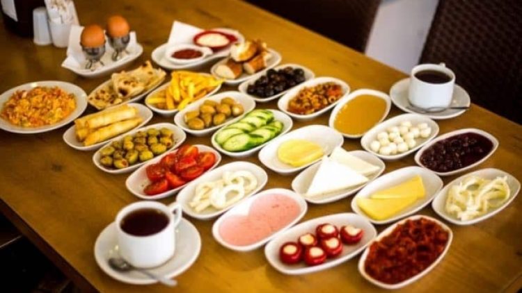 ‘Serpme kahvaltı’da yılda 100 milyar liralık israf