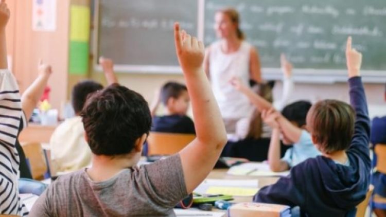 MEB bir maaşa 3 ücretli öğretmen çalıştırıyor