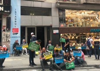Bir eylem de CHP önünde başladı