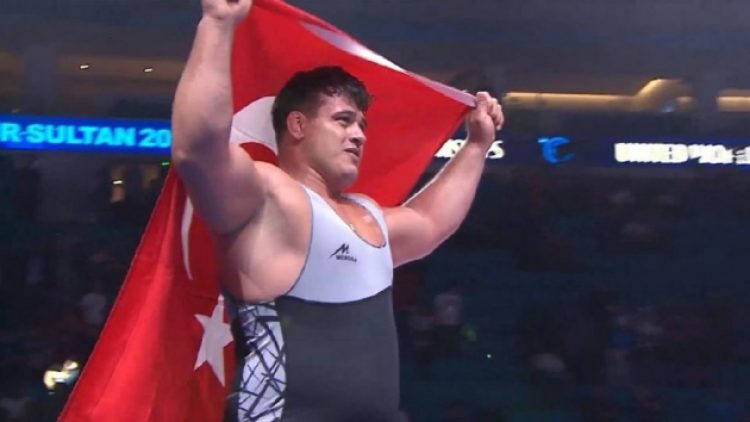 Rıza Kayaalp dördüncü kez dünya şampiyonu! Altın madalya geldi…