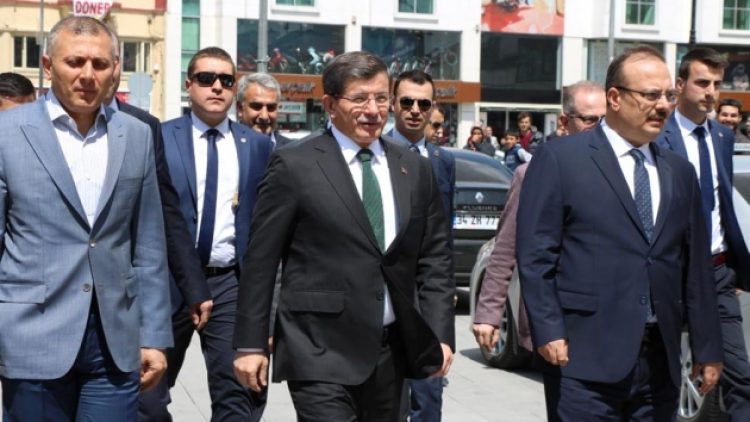 ​AKP kalesinde dökülüyor: Konya’da Davutoğlu istifa furyası