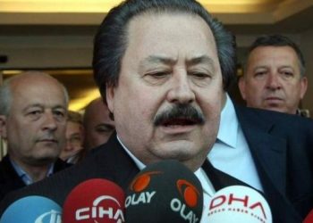 Cavit Çağlar’dan 28 yıl sonra kepenk kapatma kararı