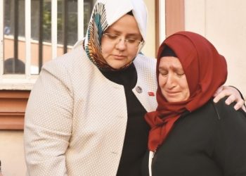 ​HDP önünde oturan kadının oğlu IŞİD’de mi katıldı?